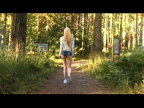 ❤️ Schöne Frau bewegt sich langsam, nicht nackt Video Beautiful porn bei de.123sex.ru ☑